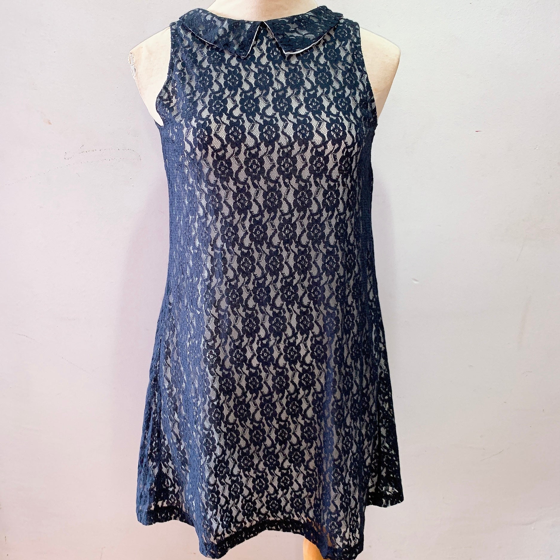(BRAND NEW) Navy Lace Sleeveless Structured Dress
